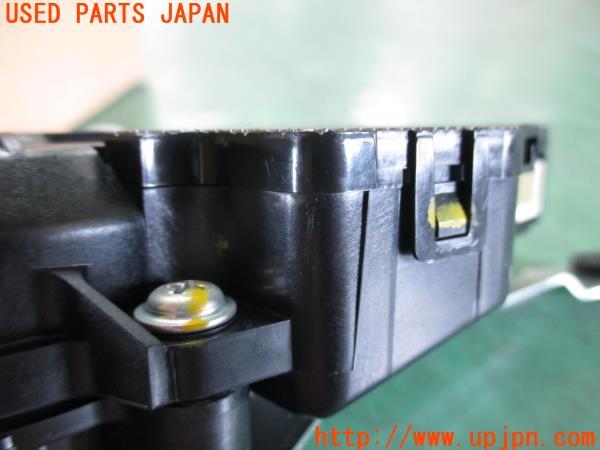 3UPJ=38440566]レクサスLS460(USF40 40系)前期 純正 パワートランクモーター ラゲージクローザー 電動 中古_m8