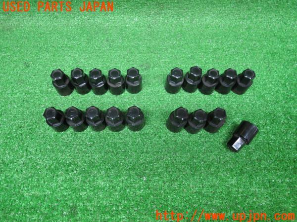 3UPJ=42490976]ポルシェ カイエン957(9PA)社外 ホイールボルトカバー キャップ ブラック 欠品有 中古_m0