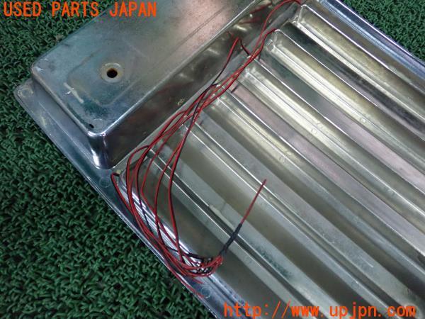 3UPJ=46710052]ハマーH2 2006y WELLSTAR ボンネットフード クローム 通気口カバー HV-HM02 スワロフスキー LED加工品 中古_m7