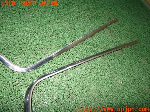 3UPJ=46860012]プリンス グロリア タテグロ(HA30 S6 後期)フロントウィンドウ ガラスモール 当時物 中古_m4