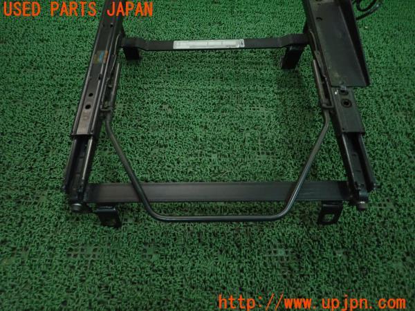 3UPJ=59980612]ランクル80系(FZJ80G)中期 RECARO レカロ 右席 シートレール 運転席 ベースフレーム 中古_m1
