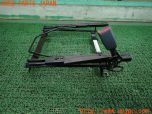 3UPJ=59980612]ランクル80系(FZJ80G)中期 RECARO レカロ 右席 シートレール 運転席 ベースフレーム 中古_s2