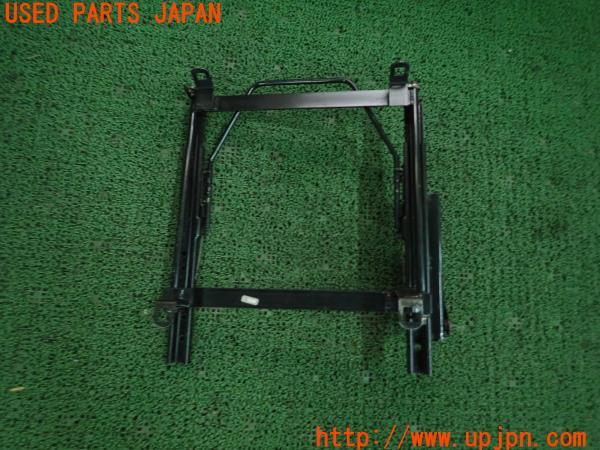 3UPJ=59980612]ランクル80系(FZJ80G)中期 RECARO レカロ 右席 シートレール 運転席 ベースフレーム 中古_m7